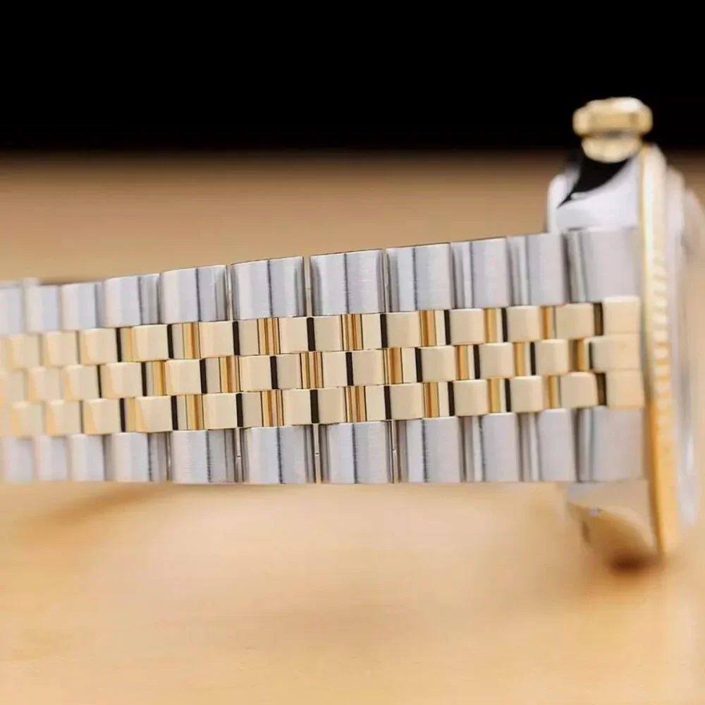 Rolex comes box